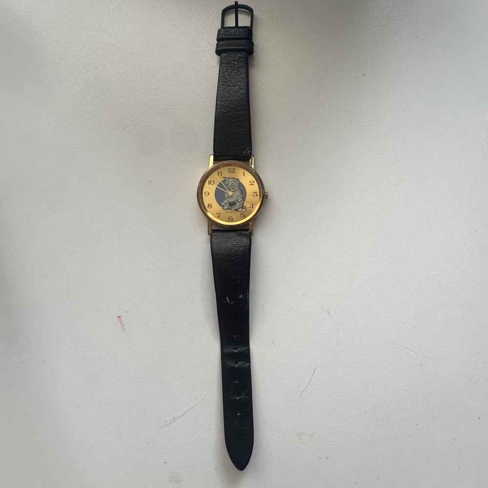 Vintage Cat Watch Gold Tone Japan Quartz Movement Black Leather Strap WORKS